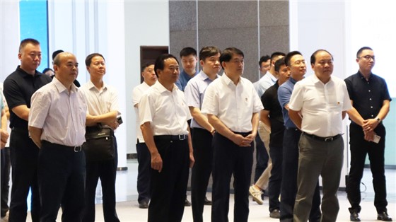 長(zhǎng)沙市委常委、市委組織部部長(zhǎng)張宏益一行調(diào)研國(guó)家網(wǎng)絡(luò)安全產(chǎn)業(yè)園區(qū)（長(zhǎng)沙），并參觀我司布展的園區(qū)展示推廣中心項(xiàng)目